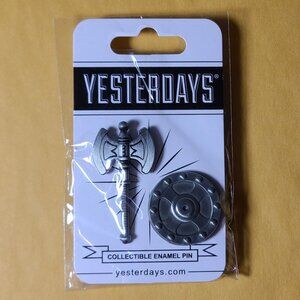 He-Man Enamel Pin - MOTU Masters of the Universe Prince Adam Skeletor 80s Mattel